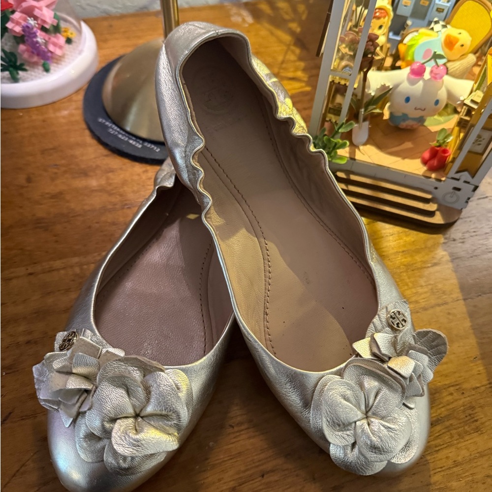 Tory Burch Gold Floral Women's Ballet Flats